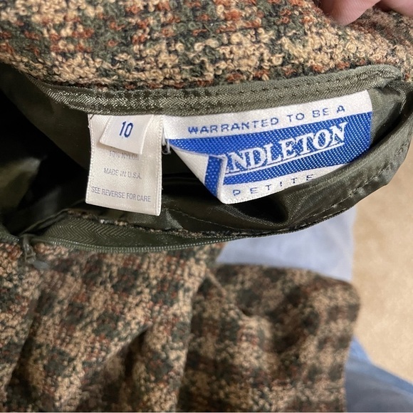 Pendleton petite Women's suit Blazer Size 6 / skirt size 10 with 90 percent wool - Picture 8 of 12